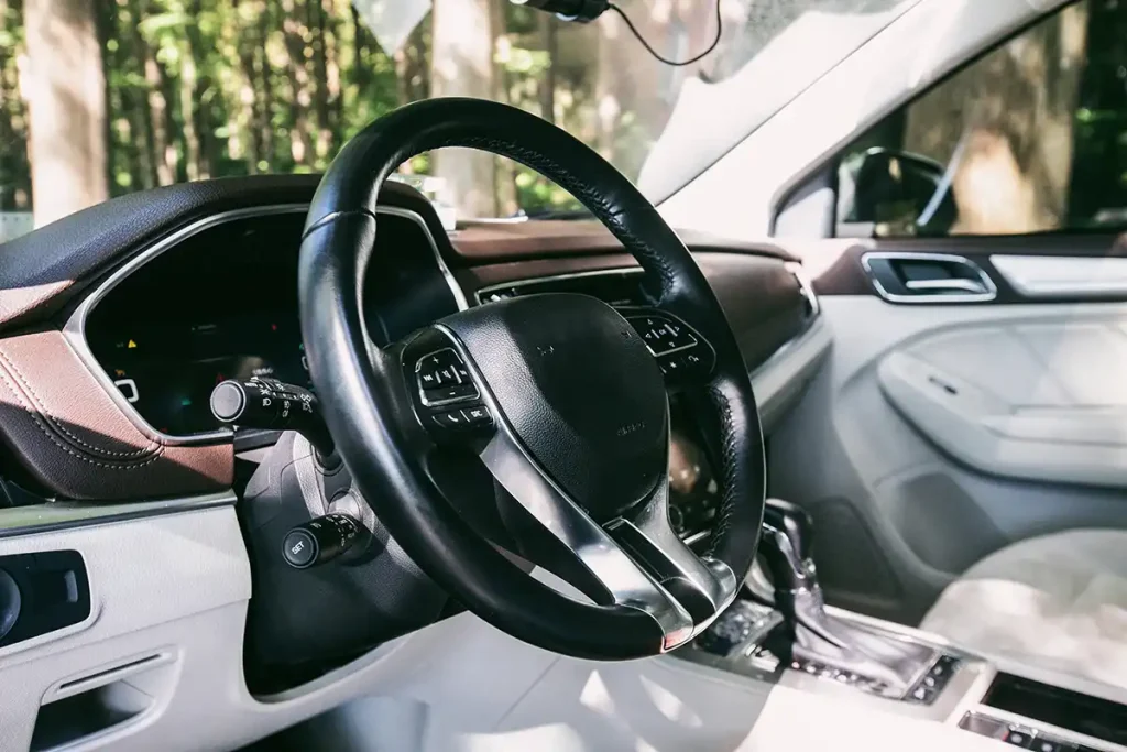 三重汽車借款流程麻煩嗎？汽車貸款利息多少合理？